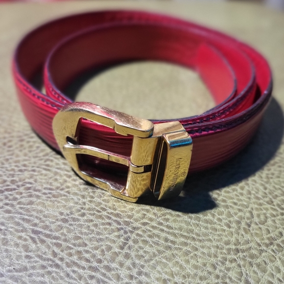 Women size small red authentic Louis vuitton belt. There's no rips. - Picture 3 of 4